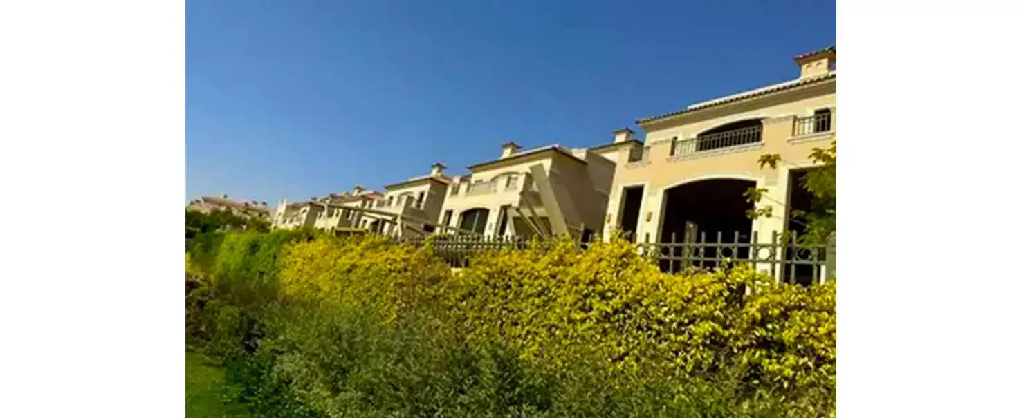 El Patio | Twin House