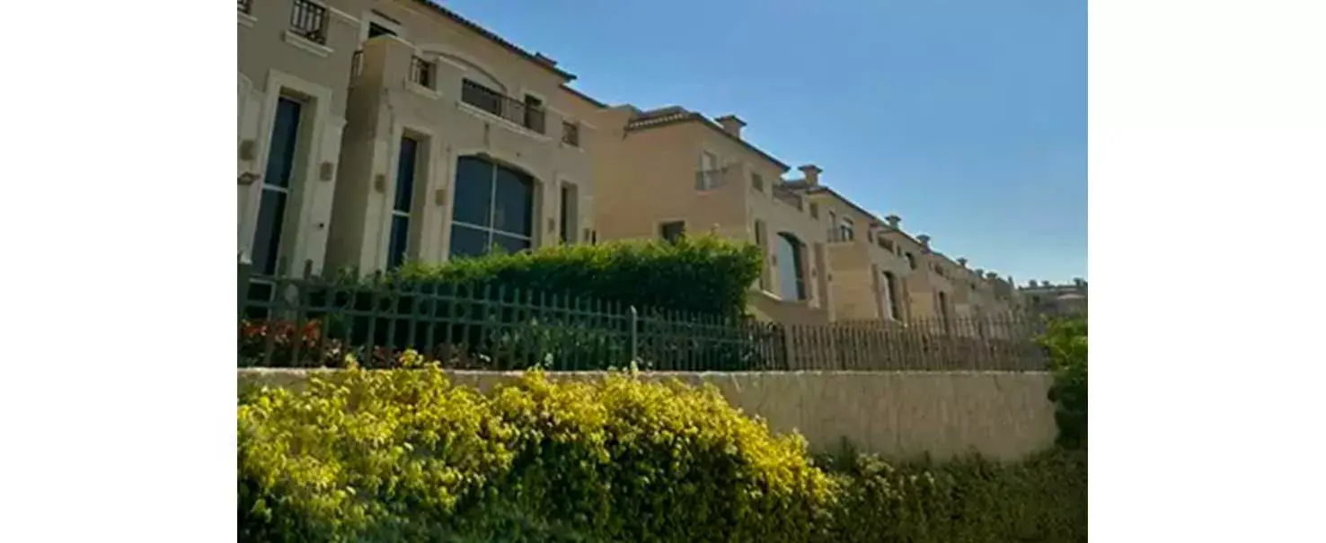El Patio | Twin House