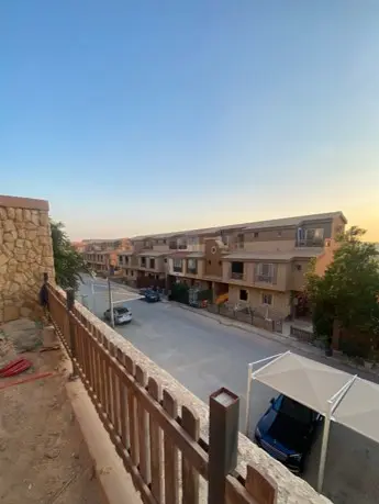 Pyramids Walk | توين هاوس