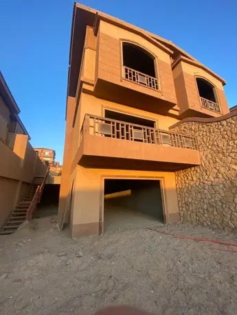 Pyramids Walk | توين هاوس
