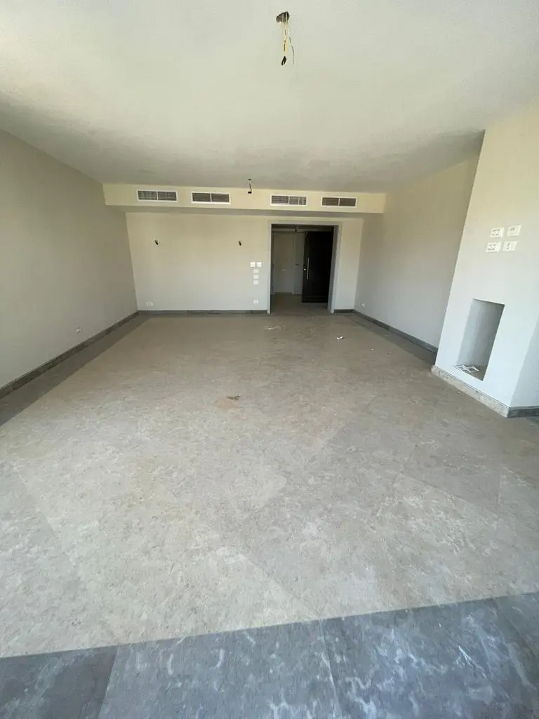 Italian Square | Apartment