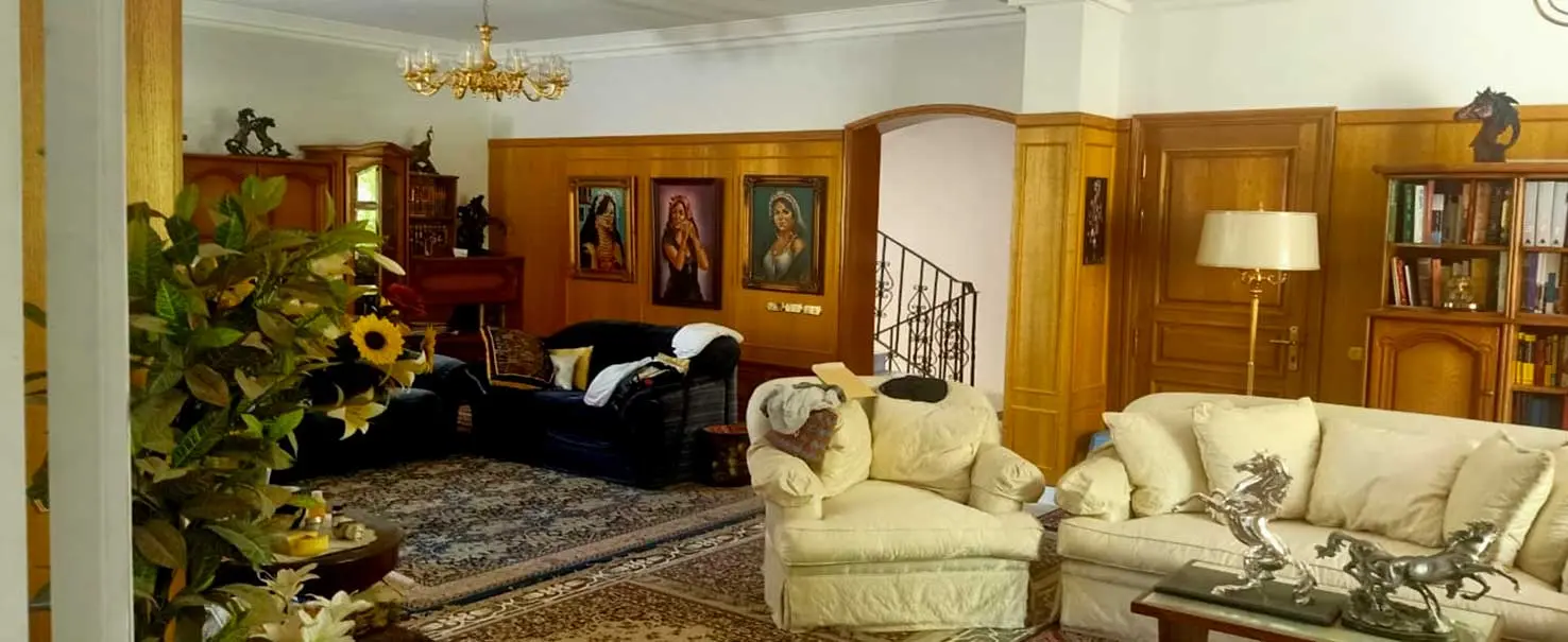 Yasmeen Greenland | Villa