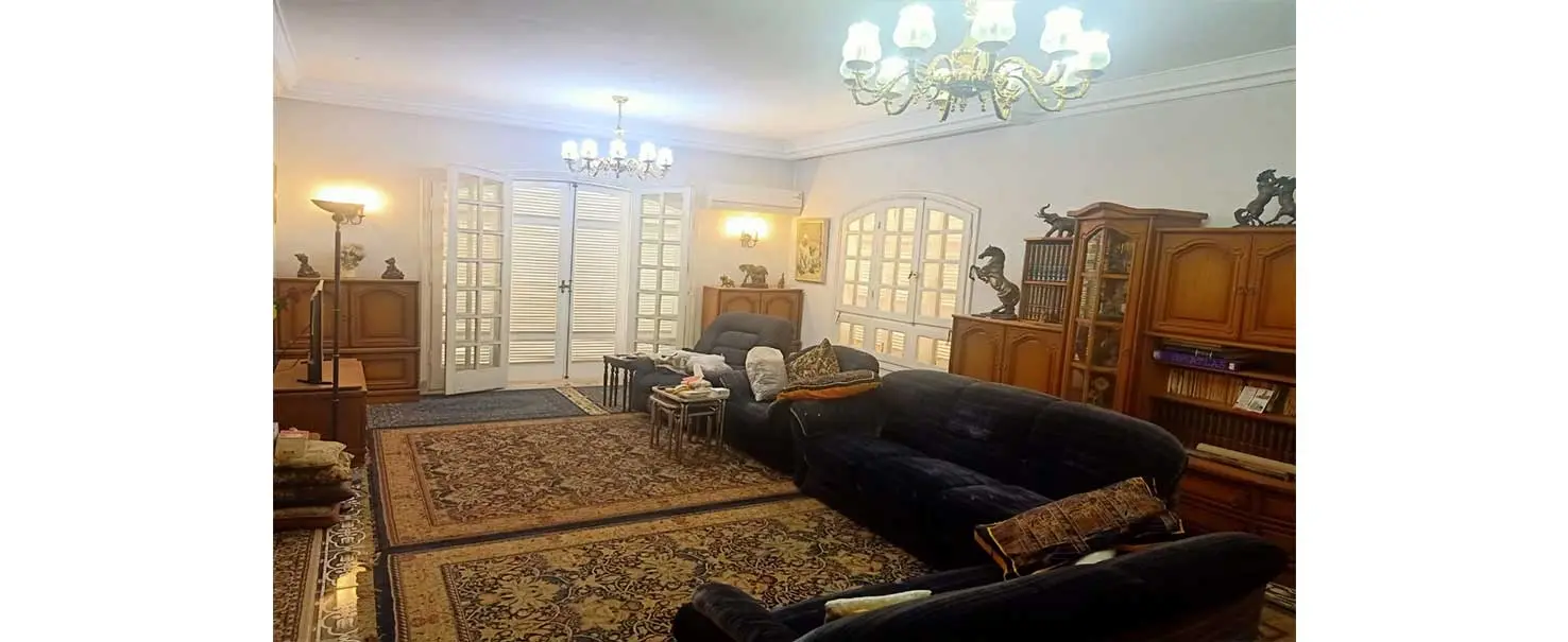 Yasmeen Greenland | Villa