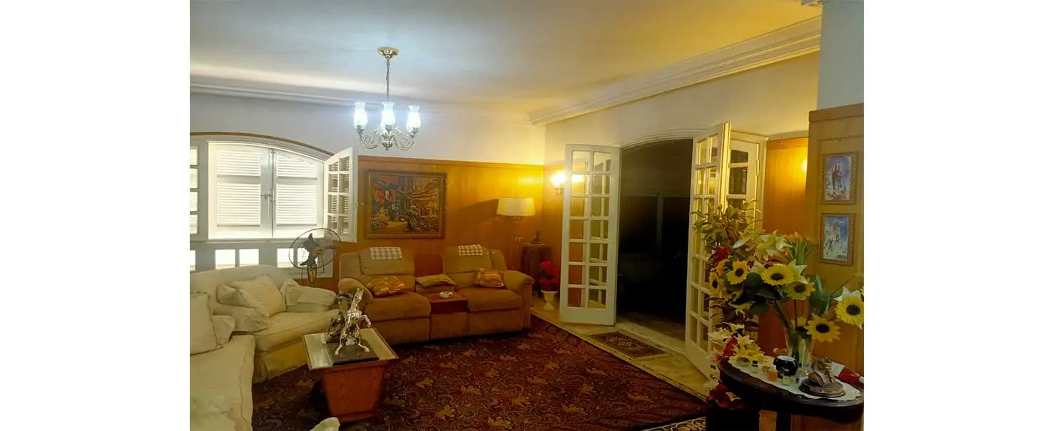 Yasmeen Greenland | Villa