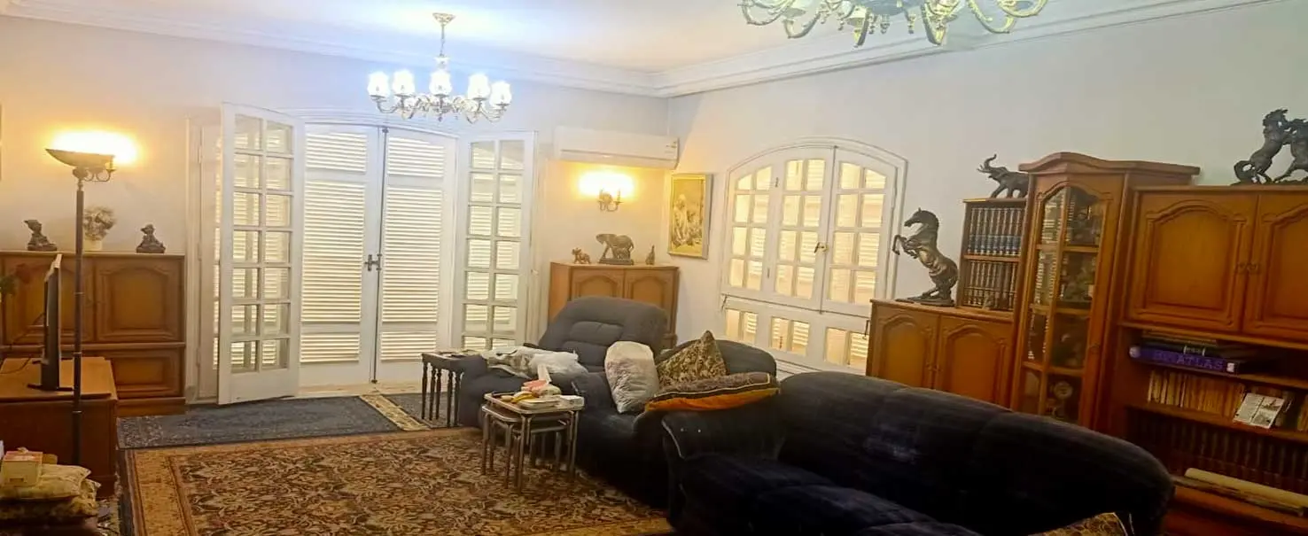 Yasmeen Greenland | Villa