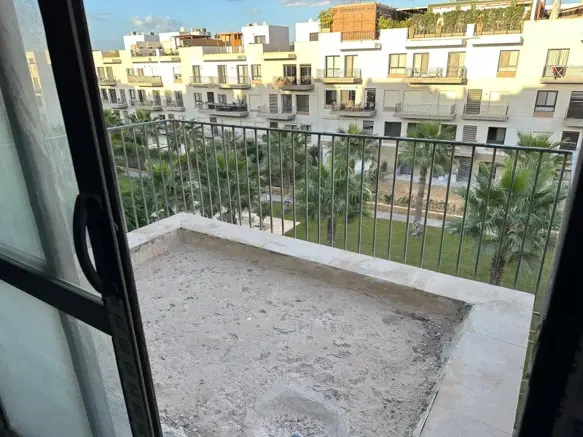 Courtyard - Westown | Penthouse
