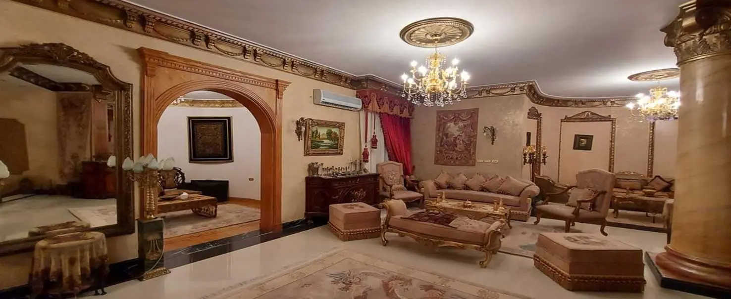 Yasmeen Greenland | Villa