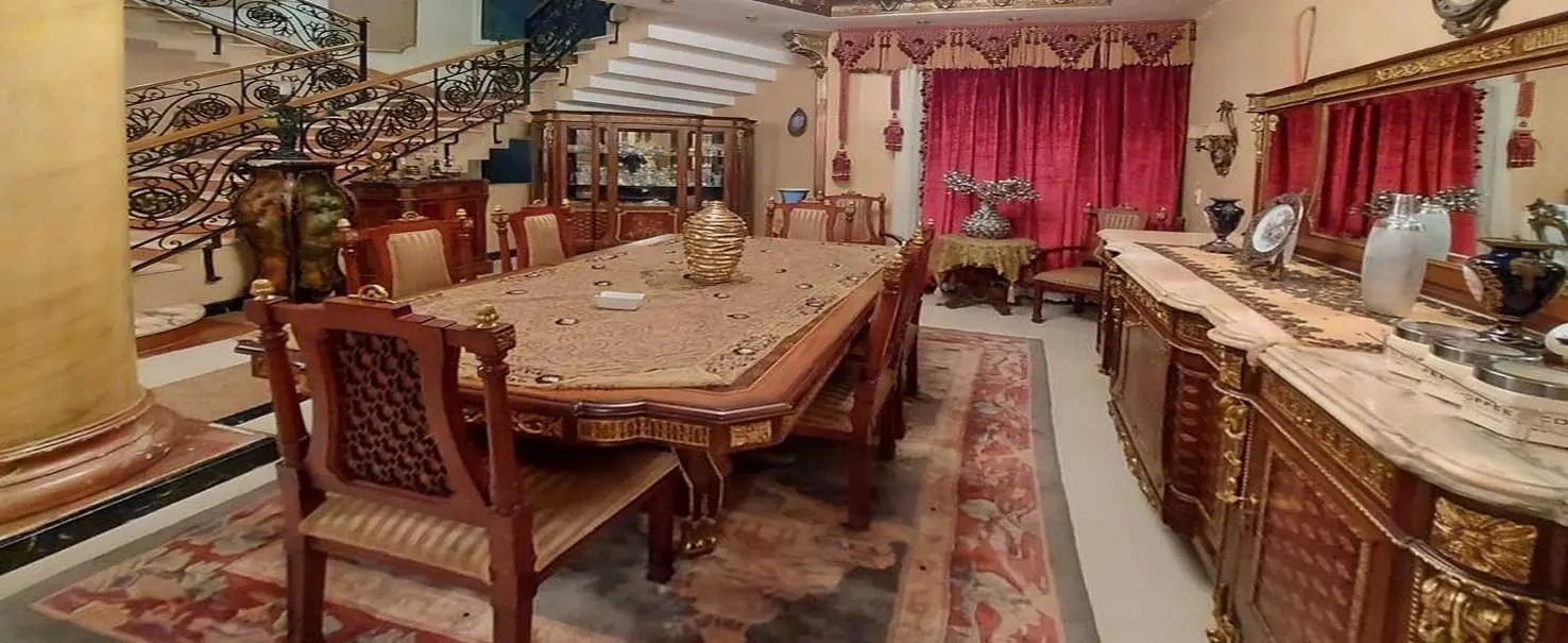 Yasmeen Greenland | Villa