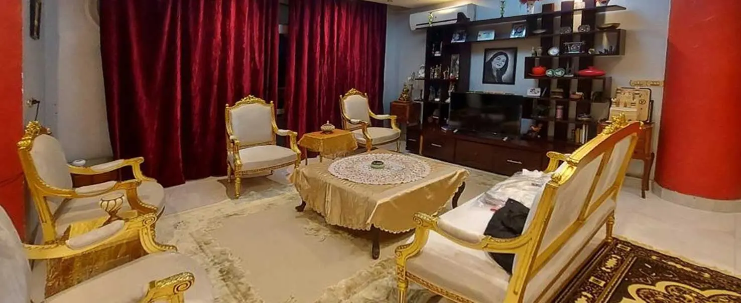 Yasmeen Greenland | Villa