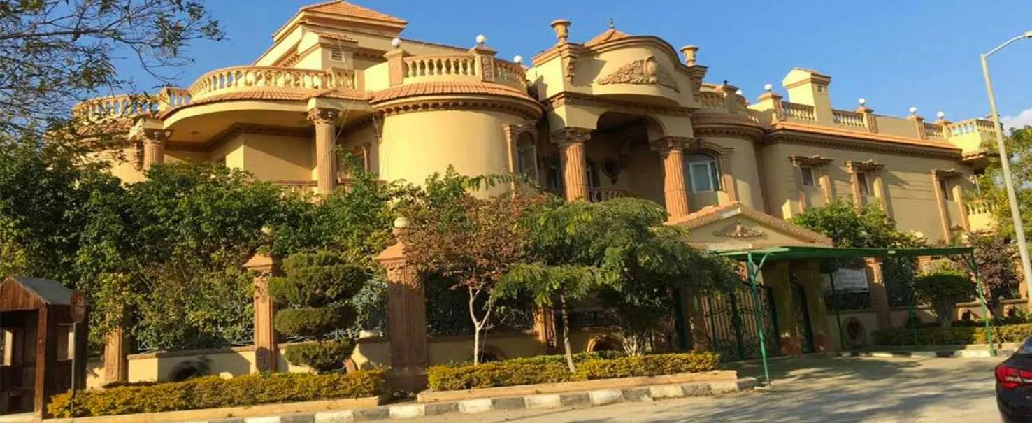 Yasmeen Greenland | Villa