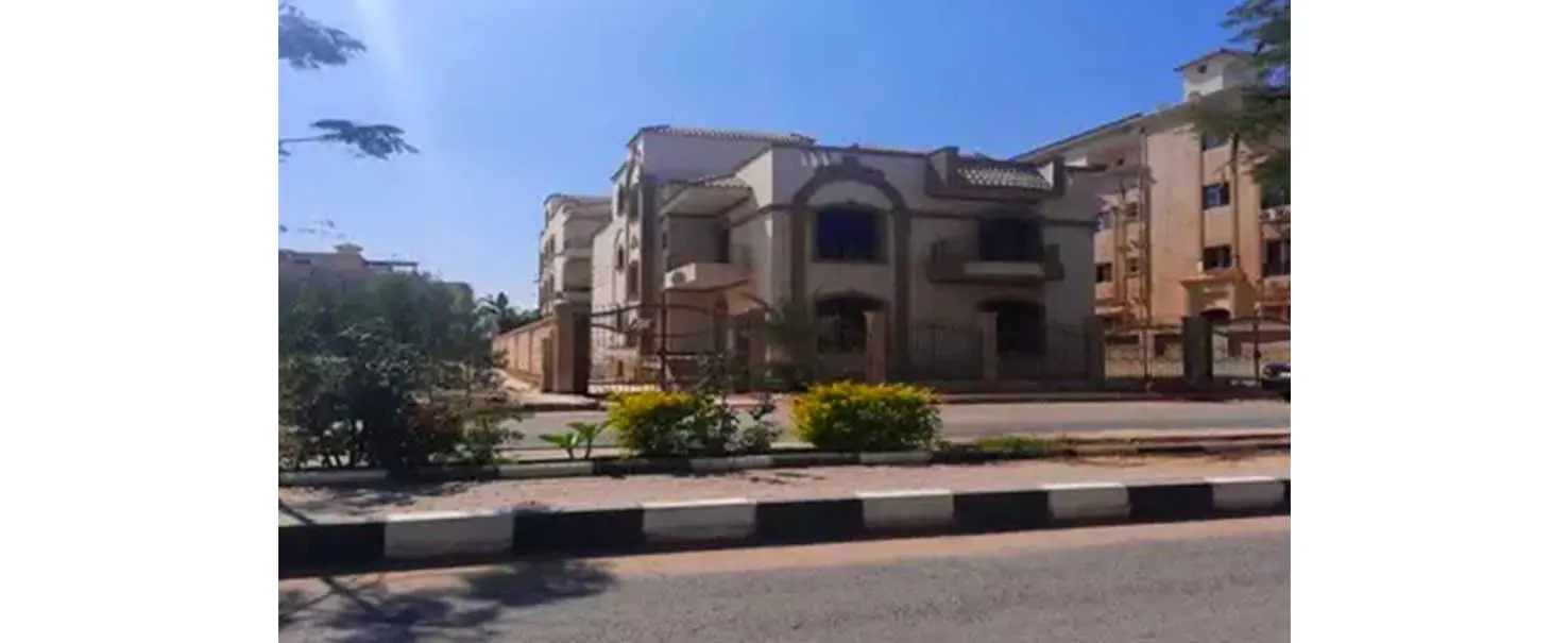 West somid | Building