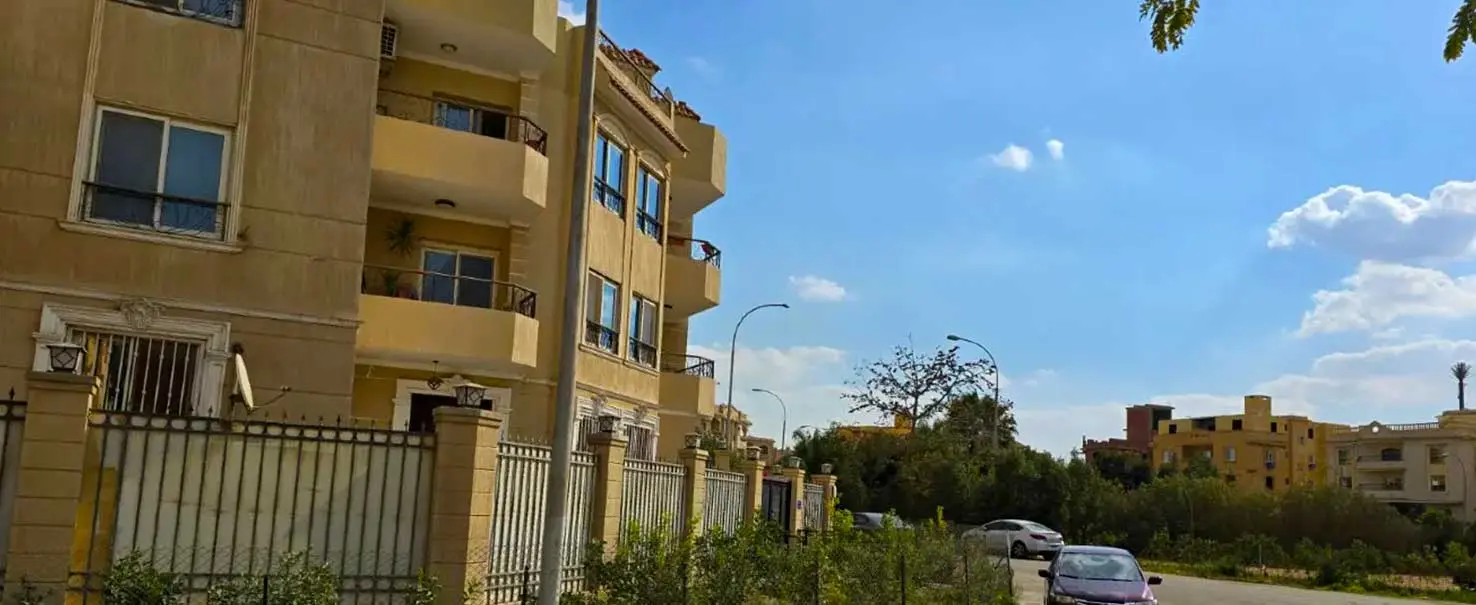 West somid | Building