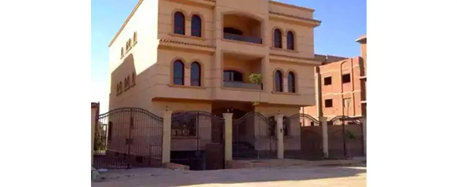 West somid | Building