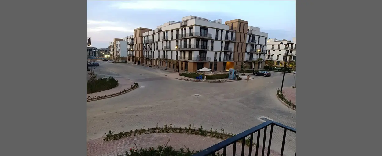 Courtyard - Westown | شقة