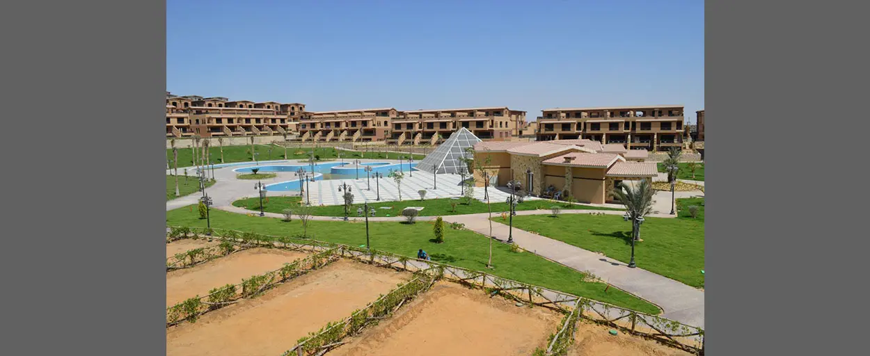 Pyramids Walk | توين هاوس